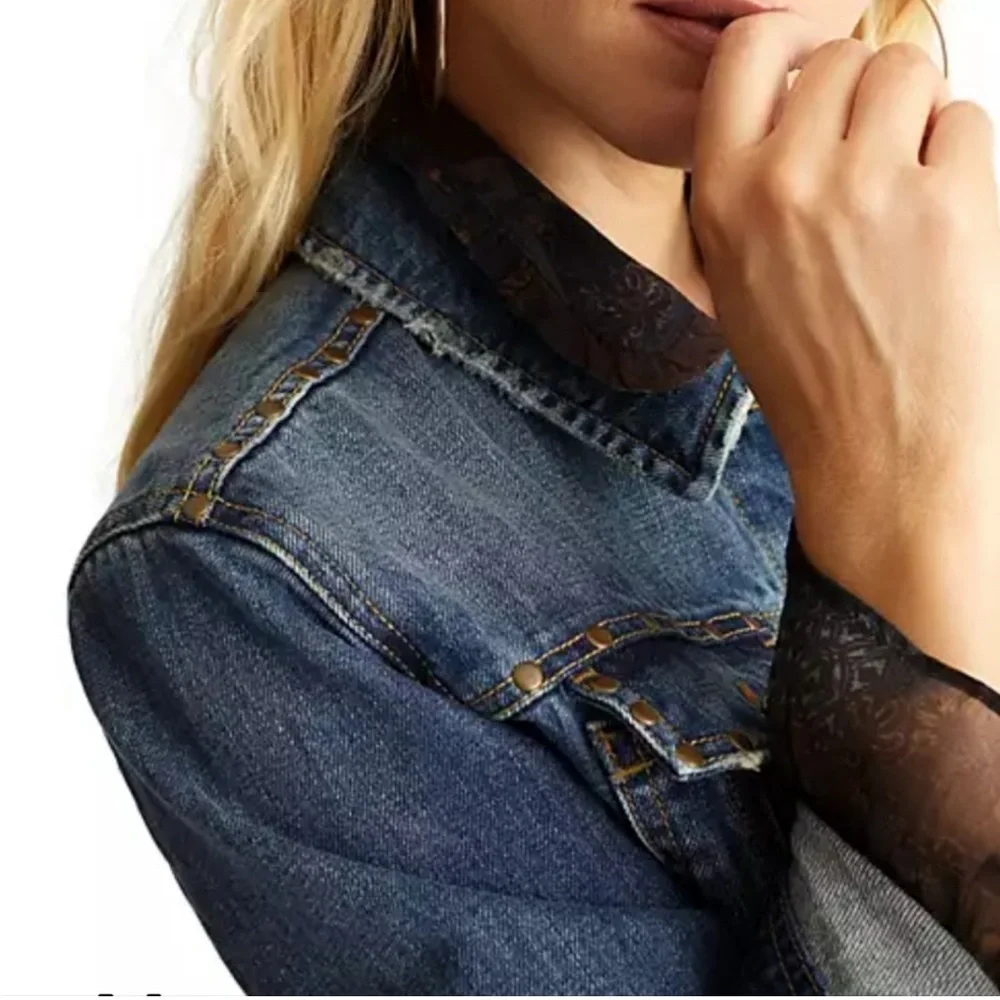 NWOT Women's Studded Cotton Cargo Denim Jacket Size XS - Picture 3 of 7